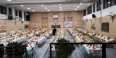 Ballaufstellung ganzer Saal
